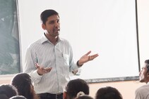 महाविद्यालयांमधील या पदासाठी आता पीएचडी बंधनकारक नाही; UGC चा नवीन नियम