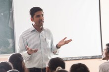 महाविद्यालयांमधील या पदासाठी आता पीएचडी बंधनकारक नाही; UGC चा नवीन नियम