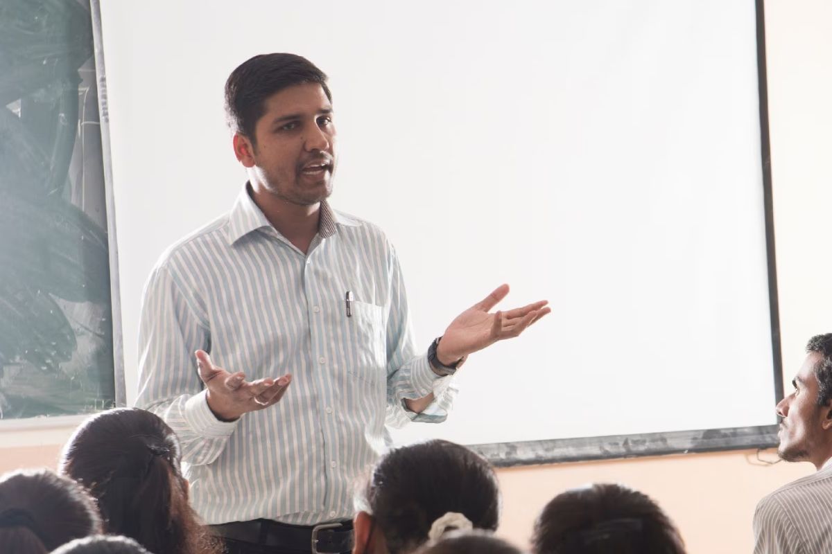 सहाय्यक प्राध्यापक पदासाठी आता पीएचडी बंधनकारक नाही