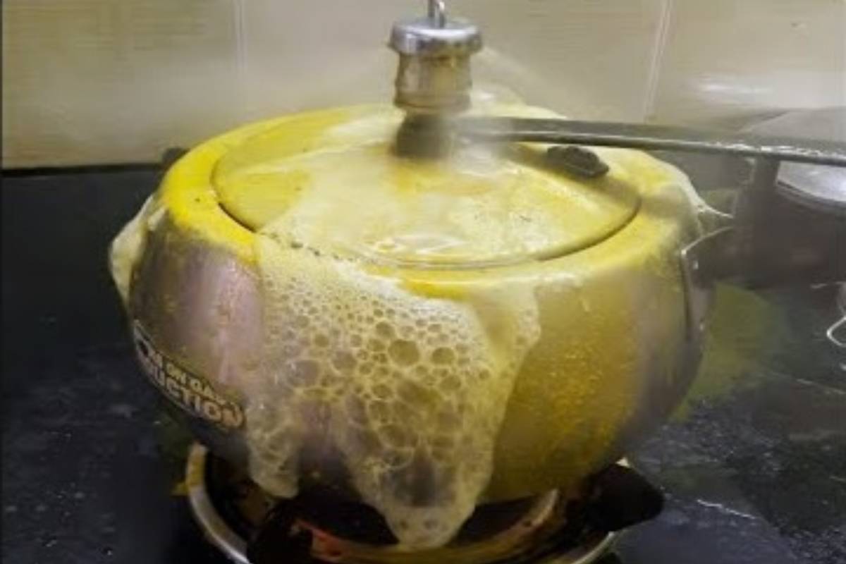 कुकरचं झाकण पिवळं पडलंय? मग ही ट्रिक वापरून झटक्यात करा साफ