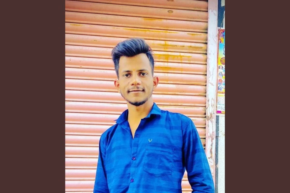 बॅनरवर पाय दिला अन् तरुणासोबत घडलं भयंकर