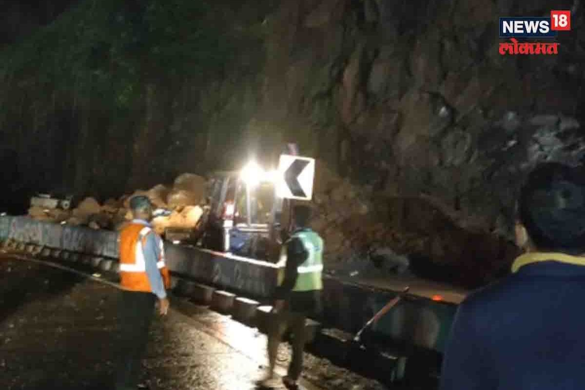 मुंबई-पुणे एक्स्प्रेस हायवेवर दरड कोसळली