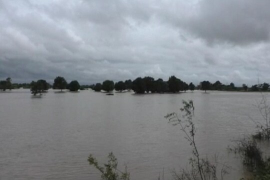 खेडला महापुराचा विळखा