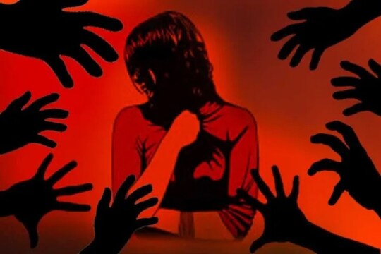अल्पवयीन तरुणीवर सामूहिक बलात्कार करून धर्मांतरणाचा प्रयत्न
