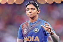 हरमनप्रीत कौरवर ICC कडून मोठी कारवाई! बांग्लादेशमधील 'ते' कृत्य भोवल