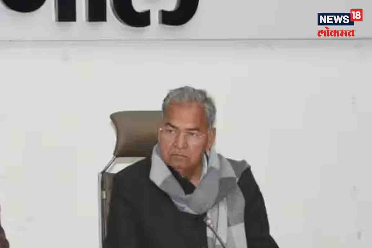 आमदारासोबत महिलेचं धक्कादायक कृत्य