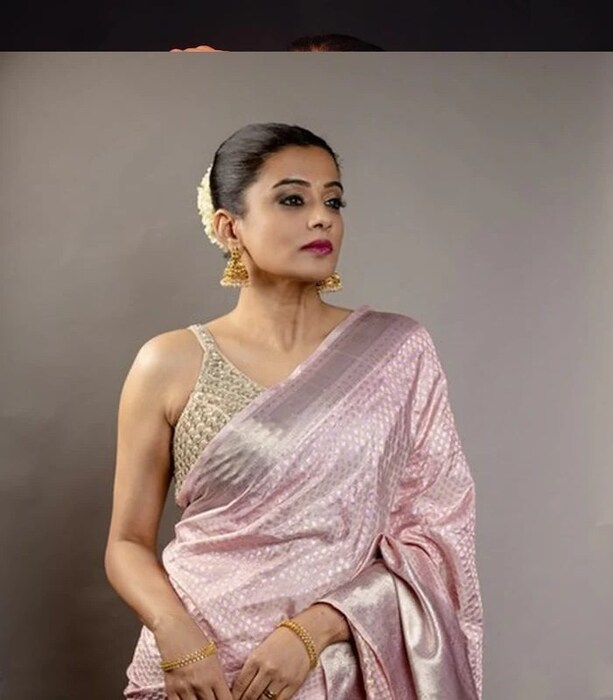 अभिनेत्री सध्या तिच्या शाहरूखसोबतच्या जवान सिनेमामुळे चांगलीच चर्चेत आहे.