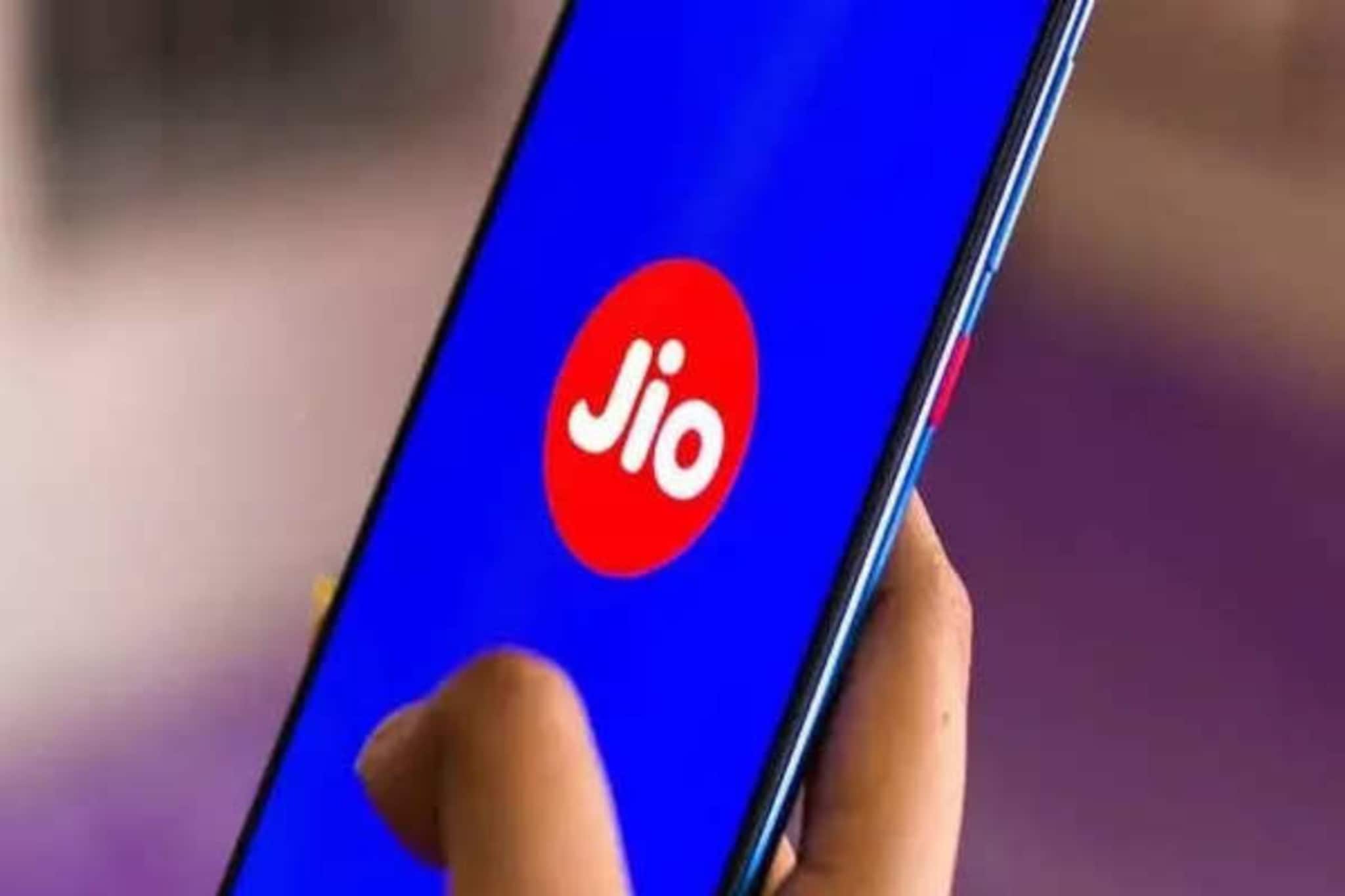 Jioची अनोखी स्कीम; आता आपल्या जन्मतारखेचा करा मोबाईल नंबरमध्ये समावेश Jioची अनोखी स्कीम; आता आपल्या जन्मतारखेचा करा मोबाईल नंबरमध्ये समावेश