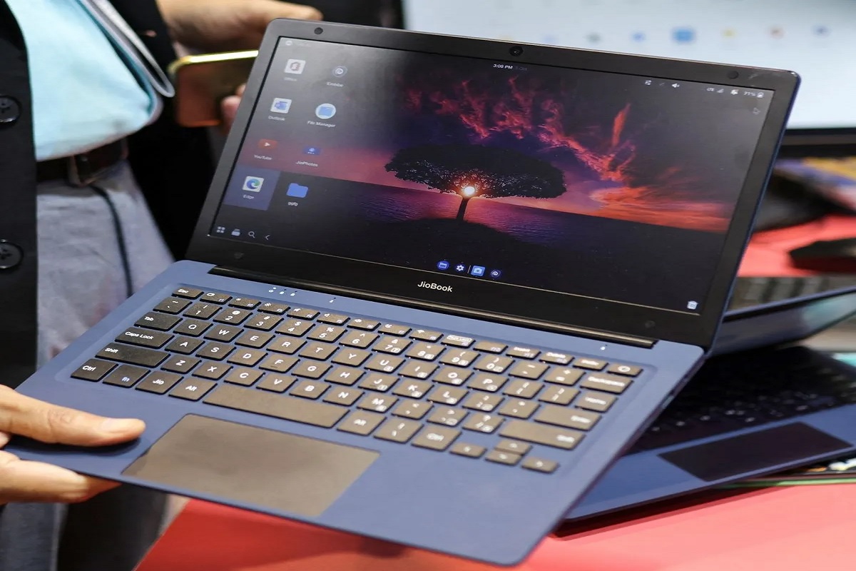 JioBook लॅपटॉप लाँचची तारीख ठरली; जाणून घ्या किंमत आणि फीचर्स