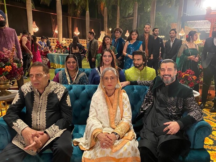  "यापूर्वीही मी हिंदीमध्ये काम केले आहे आणि ते काम मी एन्जॉयही केले आहे. मात्र या चित्रपटात काम करण्याचा अनुभव माझ्यासाठी विलक्षण आहे", असं क्षिती म्हणाली.