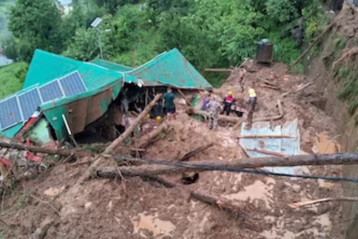 76 गावांना भूस्खलनचा धोका (प्रतिकात्मक फोटो)