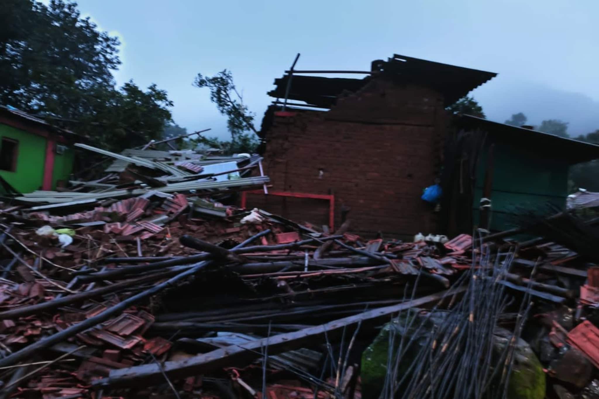 खालापूरमधील गावात दरड कोसळून मोठी दुर्घटना, 60 हून अधिक लोक मलब्याखाली अडकले