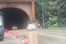 दरड हटवली, अखेर मुंबई-पुणे एक्स्प्रेस वेवरून मुंबईकडे जाणारी वाहतूक सुरू