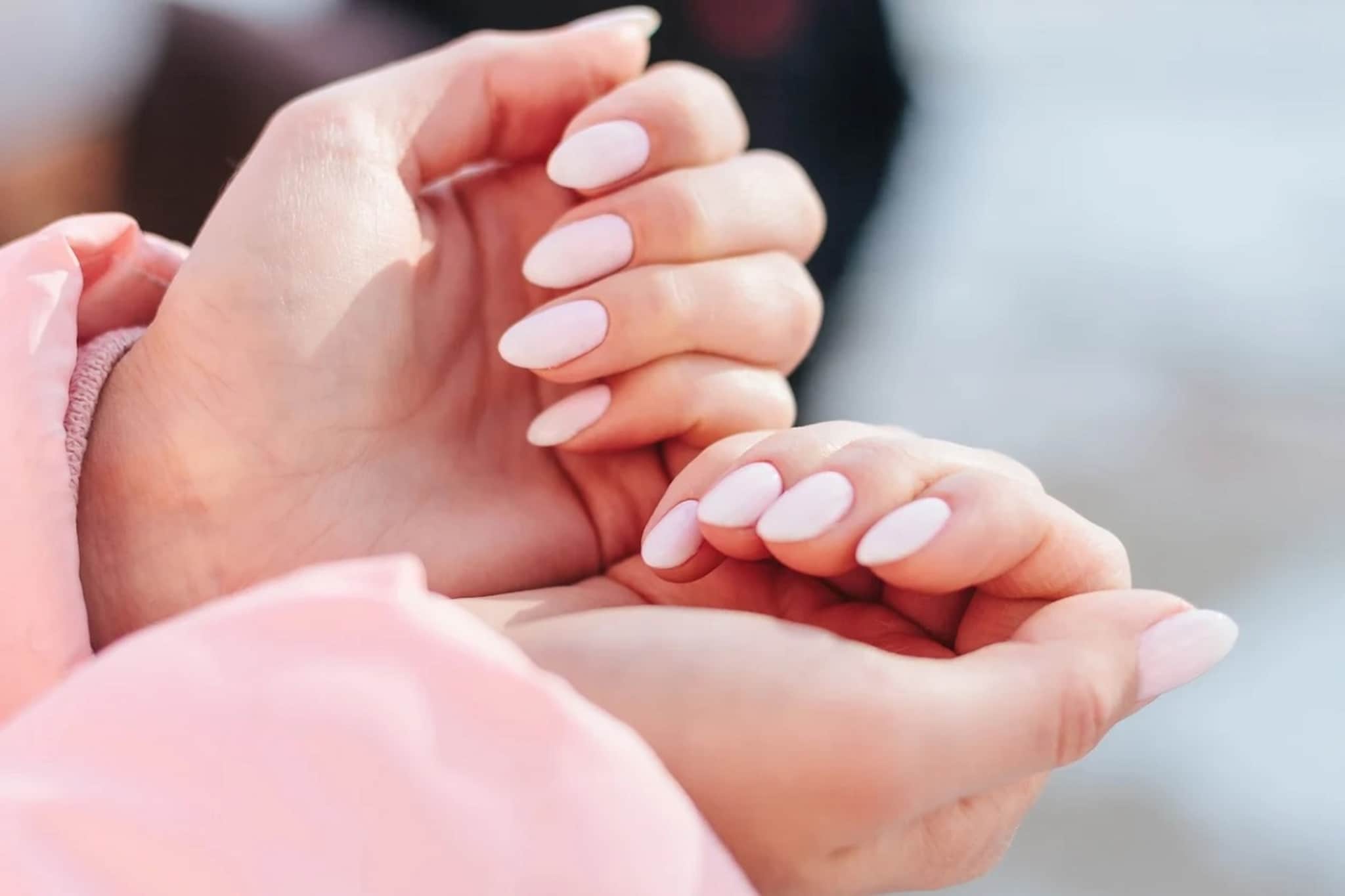 नखांच्या आकारावरून कळतो व्यक्तीचा स्वभाव, कसं ते जाणून घ्या