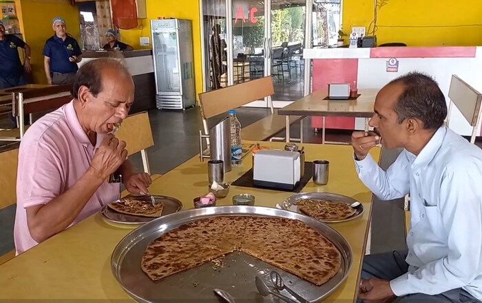 परंतु ढाबा मालकाच्या सांगण्यानुसार गेल्या चार वर्षात हे पराठा चॅलेंज कोणीही जिंकू शकलेलं नाही. 