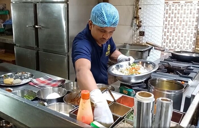 हा पराठा बनवण्यासाठी 2 किलो पीठ, 600 ते 700 ग्रॅम कांदे किंवा बटाटे मिसळले जातात, तर येथे तीन प्रकारचे पराठे बनवले जातात, हा पराठा शुद्ध देशी तुपापासून बनवला जातो. 