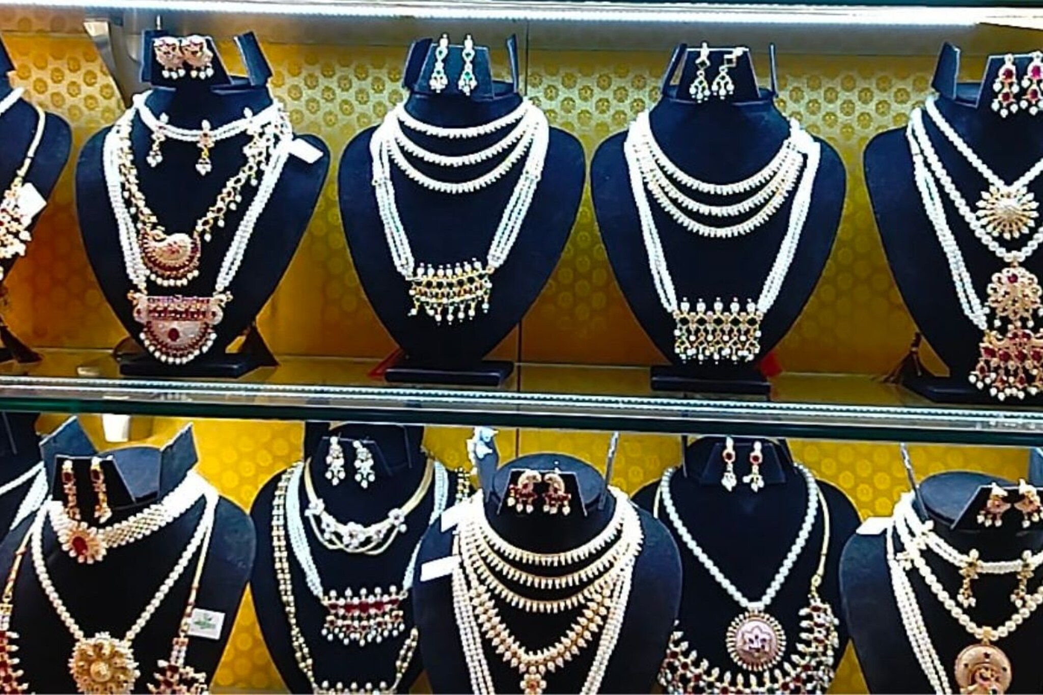 मोत्यांच्या दागिन्यांची स्वस्तात करायचीय खरेदी? संभाजीनगरमध्ये इथं आहे संधी