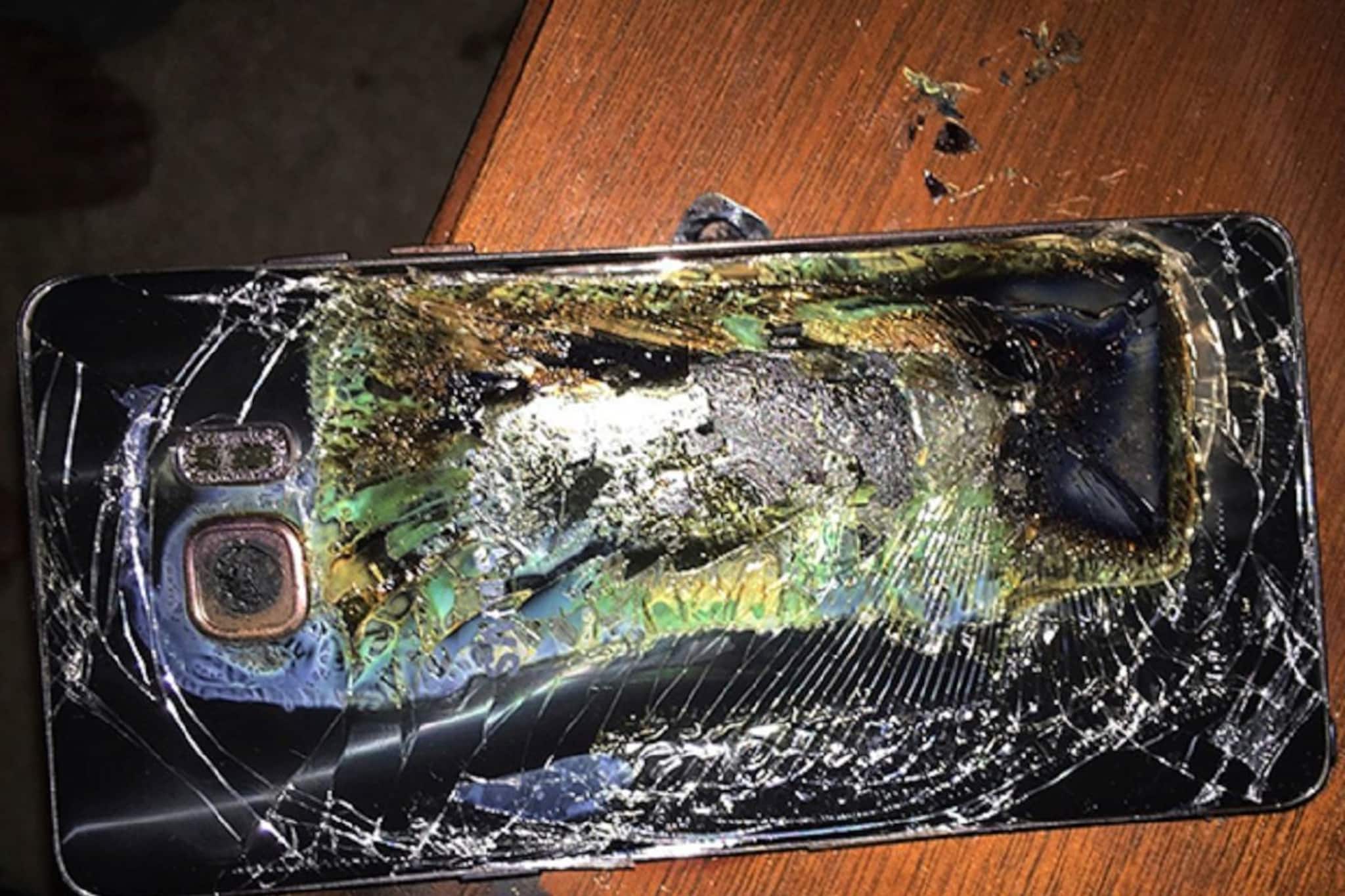 एखाद्या बॉम्बपेक्षा कमी नाही तुमचा स्मार्टफोन, चार्जिंगला लावून विसरता...