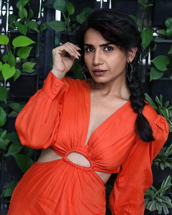  अभिनेत्री प्रिया अहुजानं मालिकेत रीटा रिपोर्टरची भुमिका साकारली होती. रीटा रिपोर्टर फारच प्रसिद्ध झाली. रीटा रिपोर्टरनं काही दिवसांआधीच मालिकात सोडली आहे. काही महिन्यांआधीच शोचा दिग्दर्शक मालव राजदानं शो सोडला होता. मालव हा प्रियाचा नवरा होता. त्याने मालिका सोडल्यानंतर प्रिया देखील मालिका सोडणार आहे अशा चर्चा होत्या. अखेर त्या चर्चा खऱ्या ठरल्या.