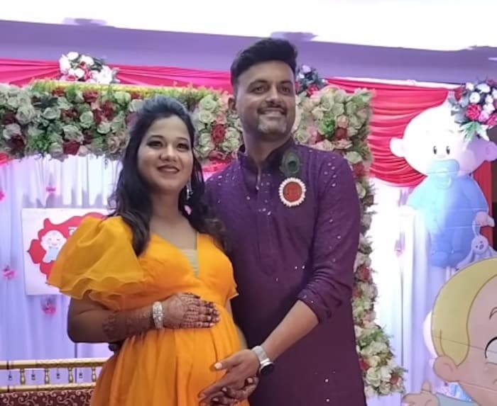  राधाच्या दुसऱ्या डोहाळे जेवणाचे फोटो आणि व्हिडीओ समोर आलेत. यावेळी डोहाळे जेवणाच्या साग्रसंगीत सगळ्या विधी करण्यात आल्या.