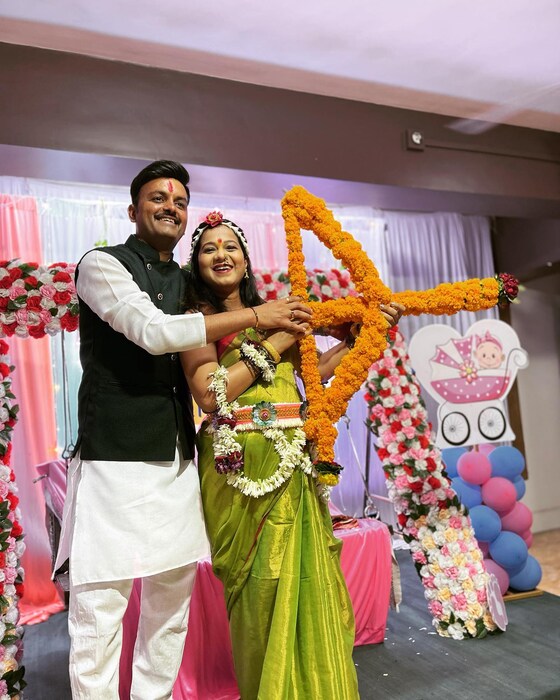  राधाने डोहाळे जेवणाचे फोटो शेअर करत सगळ्यांना छान सरप्राइज दिलं होतं.