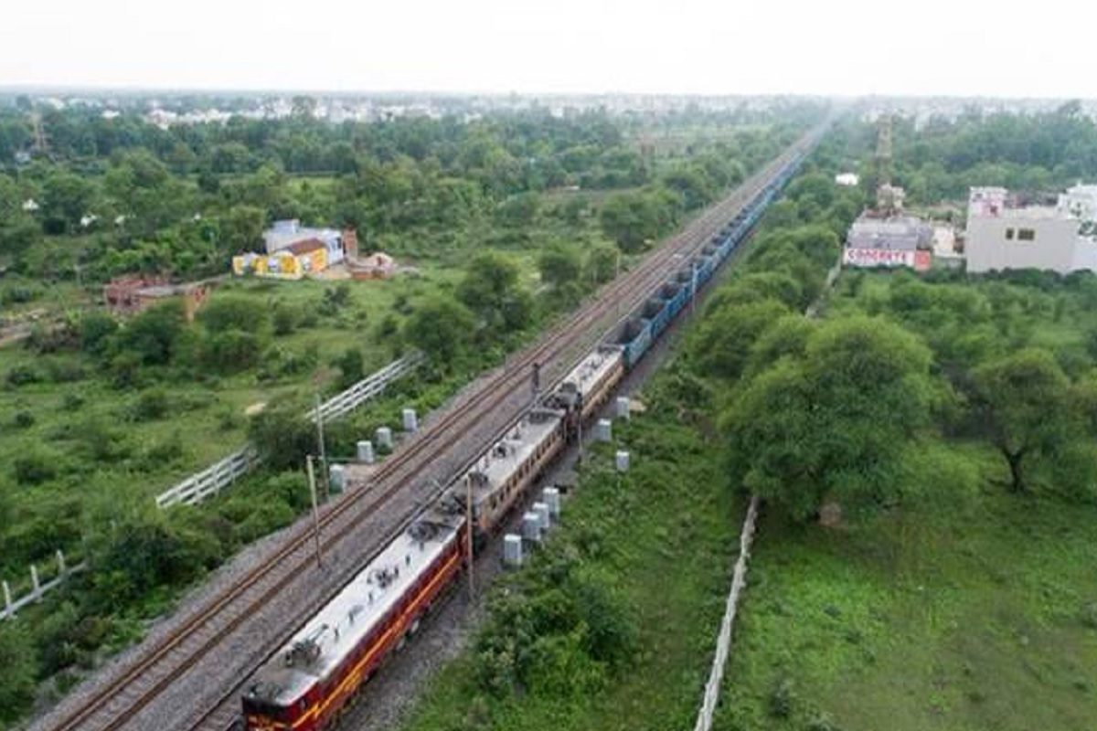 भारतातील लांब ट्रेन