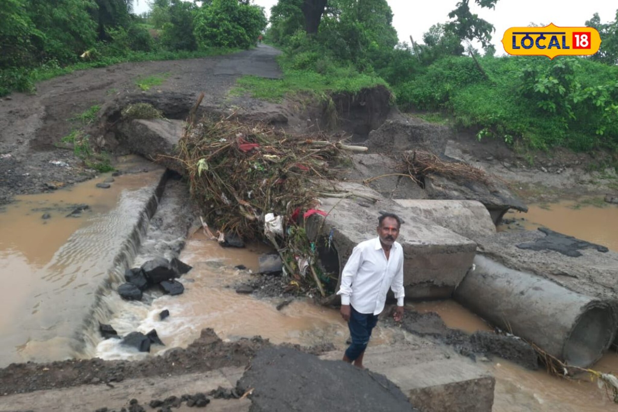 कोकणानंतर विदर्भात पावसाचा कहर, वर्ध्यात रस्त्यासह पूल गेला वाहून, PHOTOS