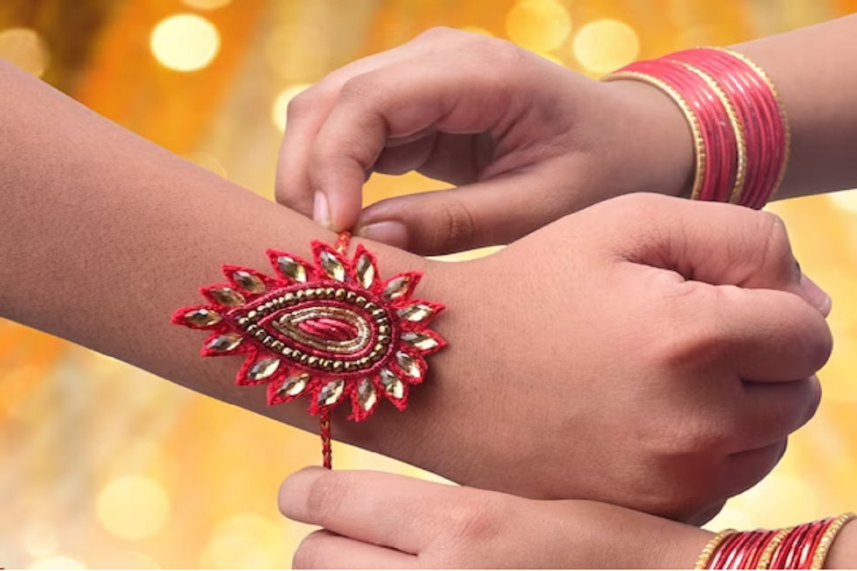 यंदा रक्षाबंधन नेमके कोणत्या तारखेला? या मुहूर्तावर भावाला बांधा राखी