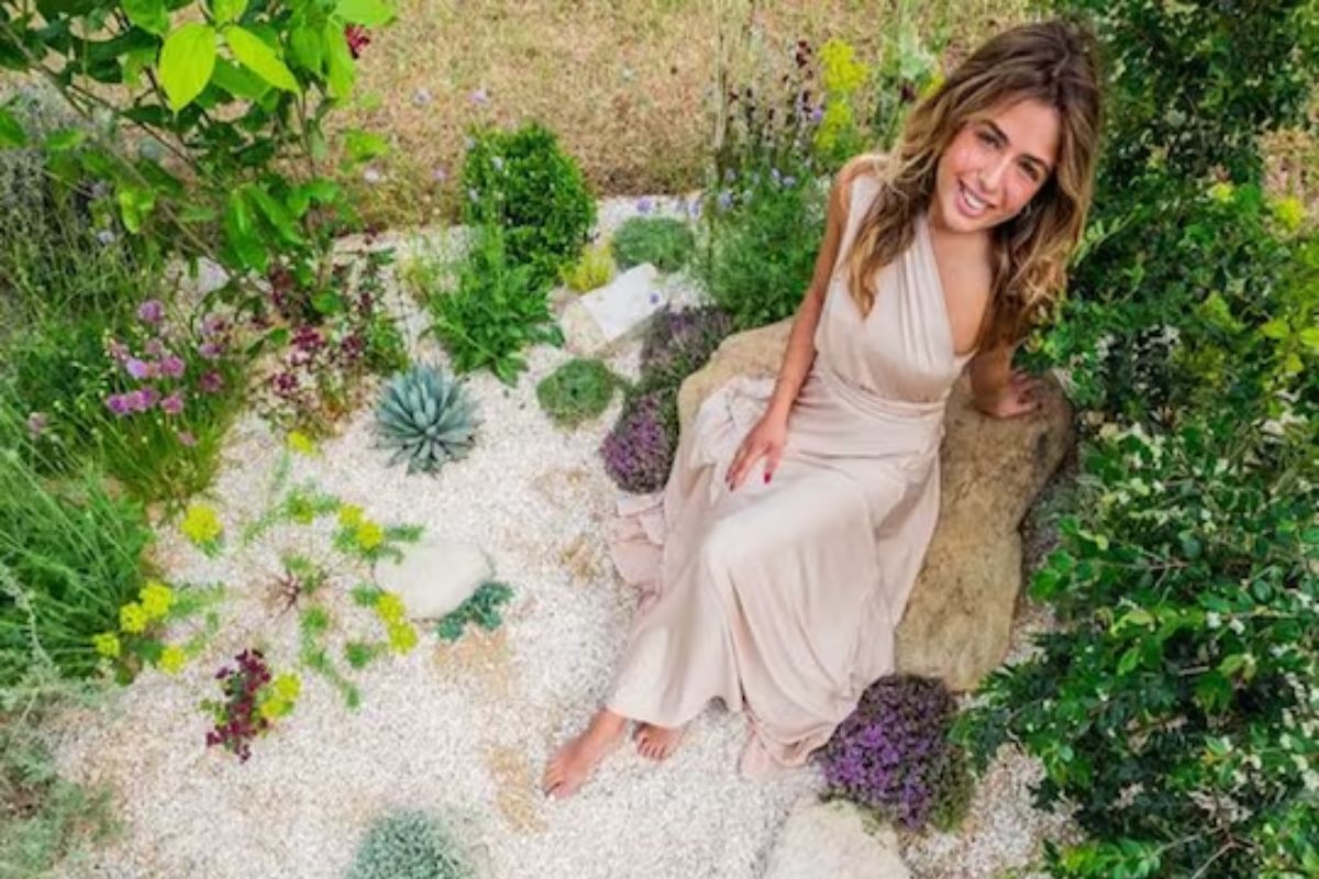 महिलेनं बनवली अशी बाग, आत जाताच माणूस होतो रोमॅन्टिक