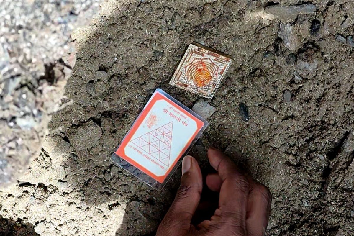 समृद्धी महामार्गावर महामृत्युंजय यंत्राची स्थापना