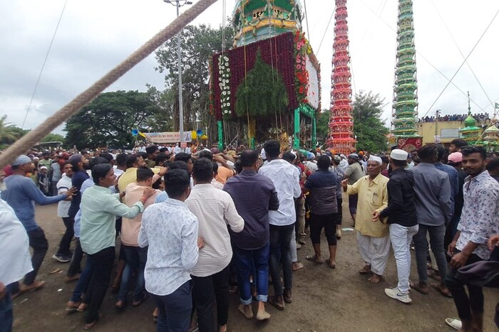  ' मोहरम ' हा मुस्लीम धर्मियांचा एक पवित्र सण मानला जातो मात्र कडेगाव येथील मोहरम सर्वधर्म समभावाच प्रतिक आहे. कडेगाव येथे मोहरमची 150 वर्षापासून परंपरा सुरू आहे. 