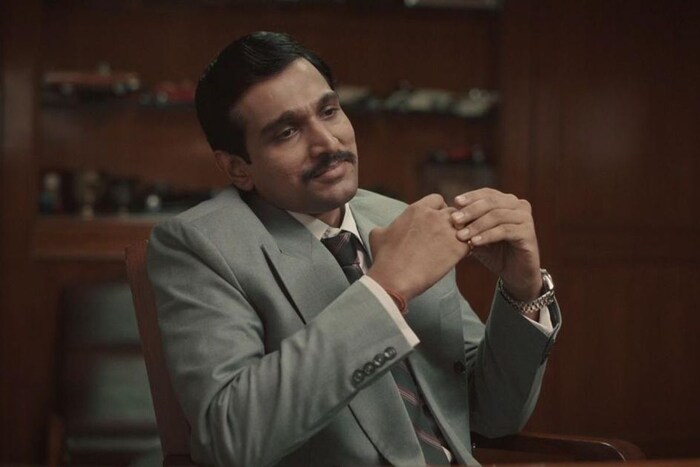 स्कॅम 1992: लोकप्रिय सीरिज स्कॅम1992 ही एक गुन्हेगारी नाटक सीरिज आहे ज्यामध्ये 1992 मधील स्टॉक एक्सचेंजचे खुलासे जबरदस्त पद्धतीने दाखवण्यात आले होते. ज्यामध्ये प्रतीक गांधी  मुख्य भूमिकेत आहे.