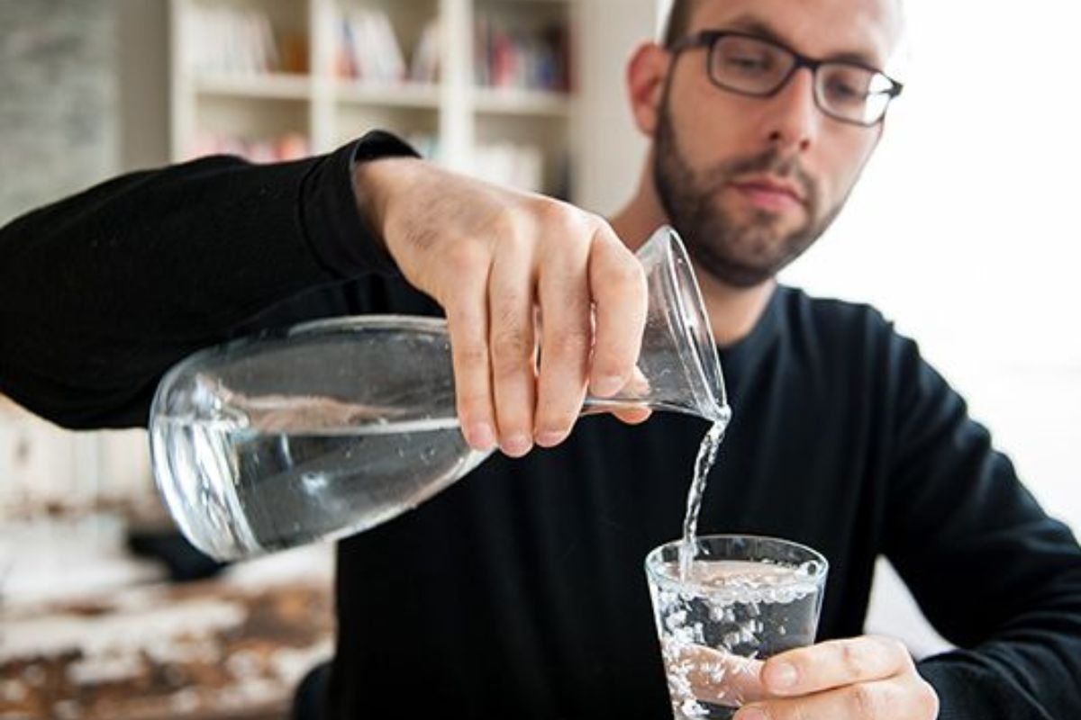 व्यक्ती रोज 10 लिटर पाणी प्यायची