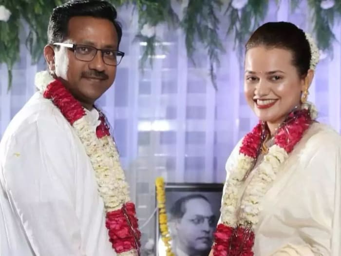  टीना डाबी यांचे पती प्रदीप गावंडे त्यांच्यापेक्षा 13 वर्षांनी मोठे आहेत. महिलांच्या वाढत्या वयाचा जसा गरोदरपणावर परिणाम होतो, तसाच पुरुषांच्या वाढत्या वयाचा मुलांवर परिणाम होतो का? असा प्रश्न आता उपस्थित होत आहे.