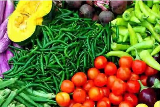 आता टोमॅटोलाही सिक्युरिटी हवी; भर बाजारातून 10 Kg टोमॅटो अन् 5 Kg मिरच्या चोरीला