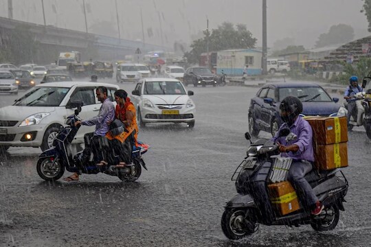 महाराष्ट्राच्या या भागांमध्ये उद्याही पाऊस कोसळणार