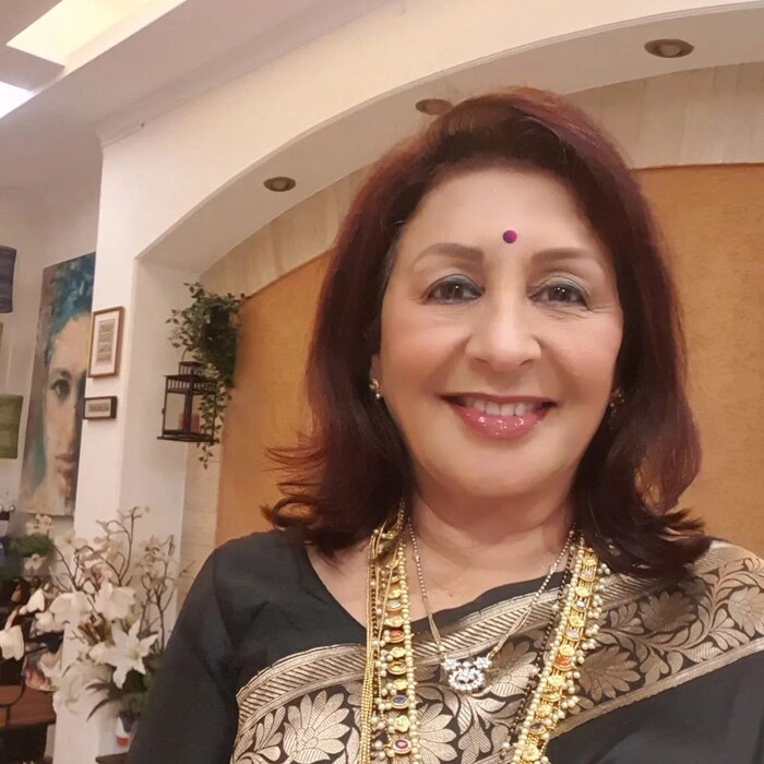  सिनेमातील शशी जितकी डॅशिंग आहे तितक्यात खऱ्या आयुष्यात वंदना गुप्ते देखील आहेत. खोटं वाटेल पण वंदना गुप्ते यांनी थेट मुख्यमंत्र्यांच्या ताफ्यात त्यांची गाडी घुसवली होती.