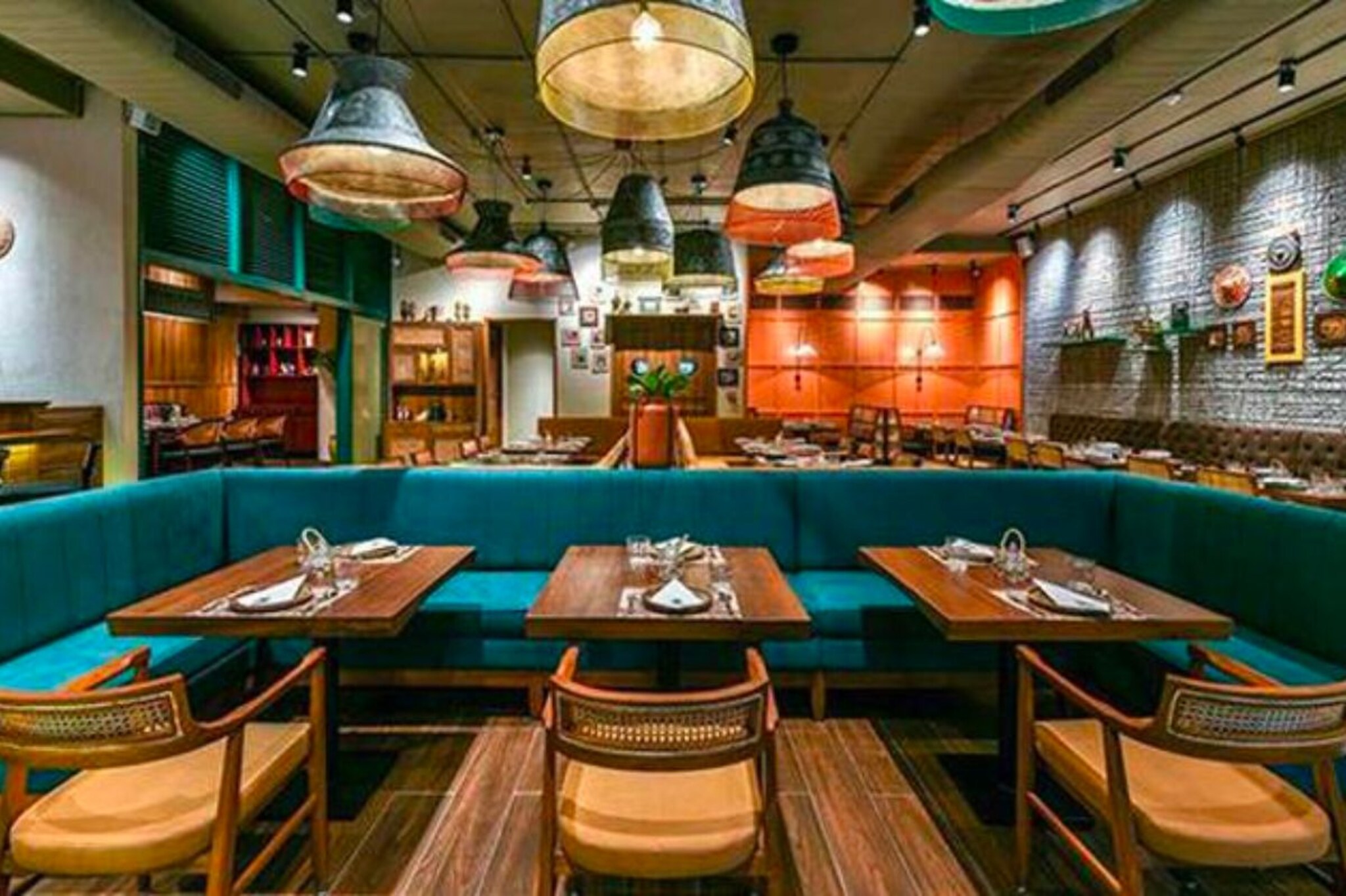 चातुर्मासाच्या काळात शुद्ध शाकाहारी थाळी खायचीय? 'या' 5 टॉप रेस्टॉरंटला द्या भेट