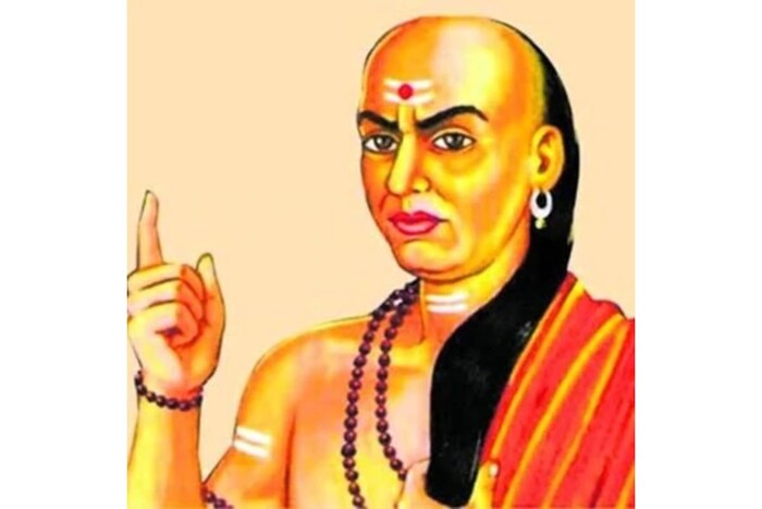आचार्य चाणाक्य यांच्या मते माणूस एकटाच जन्म घेऊन जगात येतो. आणि मृत्यूनंतरही एकटाच जातो. 