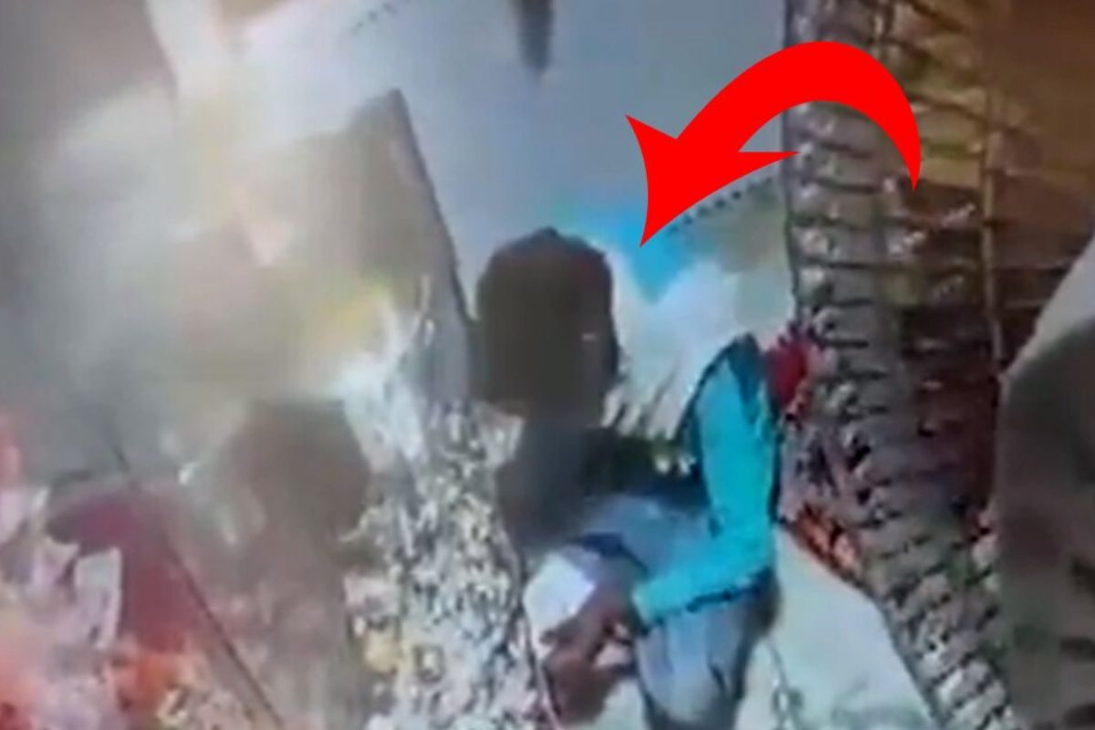 हुशार चोर कॅमेरात कैद