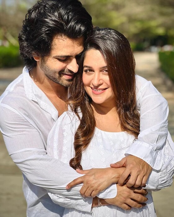 दीपिकाने तिच्या युट्यूब चॅनेलवरील व्लॉगच्या माध्यमातून मुलाचे नाव जाहीर केले. जेव्हा लोकांनी तिच्या मुलाचे नाव रुहान इब्राहिम असल्याचे समजले तेव्हा त्यांनी अभिनेत्रीवर टीका करण्यास सुरुवात केली. अनेकांना तिच्या मुलाचे मुस्लिम नाव आवडले नाही. अनेक यूजर्स विचारत आहेत की रुहानचे आजोबा त्याला भेटायला कधी येणार आहेत? एका यूजरने विचारले आहेत, 'बाळाचे वडील दिसत नाहीत?