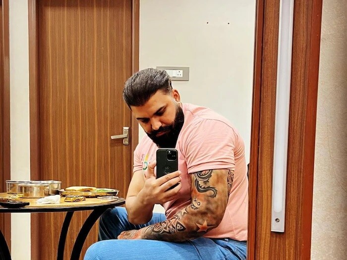लवी पजनीने त्याच्या व्यक्तिरेखेची तयारी करताना त्याच्या आहाराबद्दल सविस्तर माहिती दिली होती. अभिनेता म्हणतो की, कुंभकर्णाच्या व्यक्तिरेखेसाठी त्याने 6-7 किलो वजन वाढवलं. तो दररोज 20 पोळ्या, 25 अंडी आणि 1 किलो चिकन खायचा व 1.5 लिटर दूध प्यायचा. 