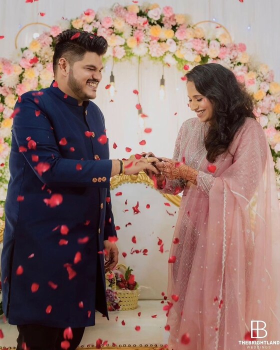दरम्यान स्वानंदीने साखरपुड्याचा फोटो शेअर केला आहे. ज्याला तिनं And We’re Engaged कॅप्शन दिलं आहे.