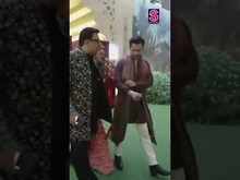 Varun Dhawan And Kriti Sanon : वरुण धवन आणि क्रीती सननची अंबानींच्या लग्नसोहळ्यात धमाकेदार एन्ट्री