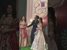 Shah rukh Khan Family : अनंत राधिकाला 'शुभ आशीर्वाद' देण्यासाठी शाहरुख खान लग्नसोहळ्यात दाखल