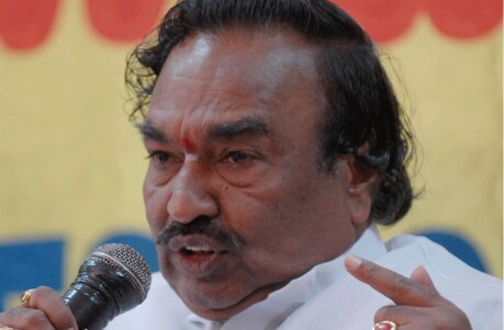 ಸಿದ್ದರಾಮಯ್ಯಗಿರುವ ಸಿಎಂ ಹುಚ್ಚು ಬಿಡಿಸಲು ಔಷಧ ಇದೆಯಾ?: ಈಶ್ವರಪ್ಪ ಪ್ರಶ್ನೆ ಸಿದ್ದರಾಮಯ್ಯಗಿರುವ ಸಿಎಂ ಹುಚ್ಚು ಬಿಡಿಸಲು ಔಷಧ ಇದೆಯಾ?: ಈಶ್ವರಪ್ಪ ಪ್ರಶ್ನೆ