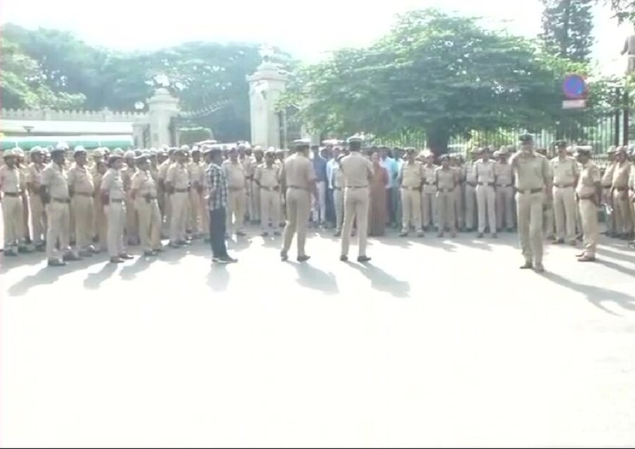  ಅಧಿವೇಶನದ ಹಿನ್ನೆಲೆ ಇಂದು ವಿಧಾನಸೌಧ ಸುತ್ತಮುತ್ತ ಬೀಗಿ ಪೊಲೀಸ್ ಬಂದೋಬಸ್ತ್​ ಮಾಡಲಾಗಿದೆ