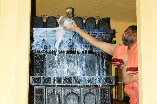 ಮಂತ್ರಾಲಯ.