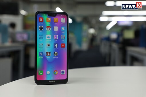 3GB RAM ಹಾಗು 4GB RAM ಒಳಗೊಂಡು ಮಾರುಕಟ್ಟೆಗೆ ಬಂದಿರುವ ಈ ಹಾನರ್​ ಮೊಬೈಲ್​ ಜಿಯೋ ಆಫರ್​ ಸೇರಿದಂತೆ ಸಾಕಷ್ಟು ವೈಶಿಷ್ಟ್ಯಗಳನ್ನು ಒಳಗೊಂಡು ಇದೇ 31ರಂದು ಫ್ಲಿಪ್​ಕಾರ್ಟ್​​ನಲ್ಲಿ ಎಕ್ಸ್​​ಕ್ಲೂಸಿವ್​ ಮಾರಾಟಗೊಳ್ಳಲಿದೆ. ಈ ಮೊಬೈಲ್​ನ ಬೆಲೆ ಹಾಗೂ ಗುಣವಿಶೇಷಗಳು ಇಲ್ಲಿದೆ.

ಡಿಸ್​ಪ್ಲೇ: 5.84 ಇಂಚುಗಳ ಫುಲ್​ಹೆಚ್​ಡಿ ಪ್ಲಸ್​ 
ಪ್ರೊಸೆಸರ್​: ಕಿರಿನ್​ 659 
ಮೆಮೊರಿ: 3GB/ 4GB RAM, 32GB/64GB/128GB 
ವಿಸ್ತರಣೆ: 256 ಜಿಬಿ
ಕ್ಯಾಮೆರಾ: 13 ಮೆಗಾಪಿಕ್ಸೆಲ್​ & 2 ಮೆಗಾಪಿಕ್ಸೆಲ್​
ಸೆಲ್ಫಿ: 16 ಮೆಗಾಪಿಕ್ಸೆಲ್​
ಬ್ಯಾಟರಿ: 3000mAh 
ಪ್ರೊಸೆಸರ್​: ಆ್ಯಂಡ್ರಾಯ್ಡ್​ 8.0 ಒರಿಯೋ
ಫಿಂಗರ್​ಪ್ರಿಂಟ್​ ಸೆನ್ಸಾರ್​, 
ಫೇಸ್​ ಅನ್​ಲಾಕರ್​