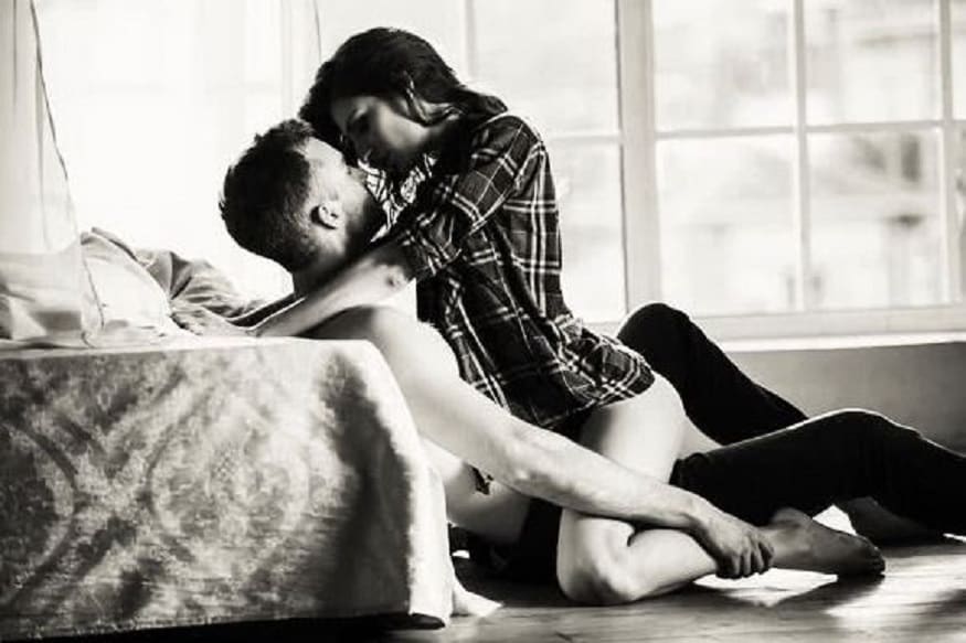  ಭಾರತದಲ್ಲಿ ಹದಿ ಹರೆಯದವರು ಸೆಕ್ಸ್​​ಗಿಂತ ಹೆಚ್ಚಾಗಿ ಕಿಸ್​ ಮಾಡುವುದು, ಗುಪ್ತಾಂಗಗಳನ್ನು ಮುಟ್ಟುವಂಥ ಚಟುವಟಿಕೆಯಲ್ಲಿ ತೊಡಗುತ್ತಾರಂತೆ. ಶೇ.50 ಯುವತಿಯರು 18 ವರ್ಷಕ್ಕೂ ಮೊದಲೇ ಸೆಕ್ಸ್​ಗೆ ಆಕರ್ಷಿತರಾಗಿರುತ್ತಾರೆ ಎನ್ನಲಾಗಿದೆ.